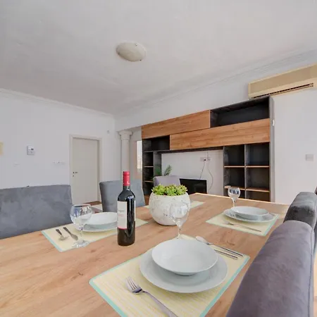 Fleur Court - 4 Bedroom Side Seaviews And Penthouse By Shortletsmalta * Sliema