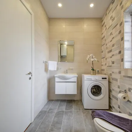 Apartment Fleur Court - 4 Bedroom Side Seaviews And Penthouse By Shortletsmalta