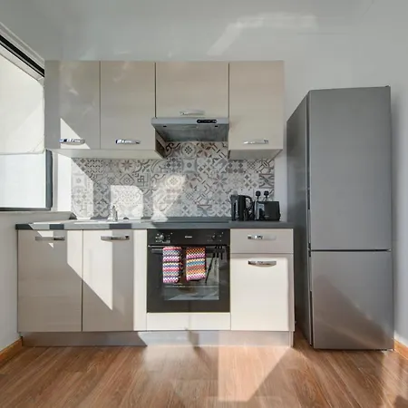 Lägenhet Fleur Court - 4 Bedroom Side Seaviews And Penthouse By Shortletsmalta