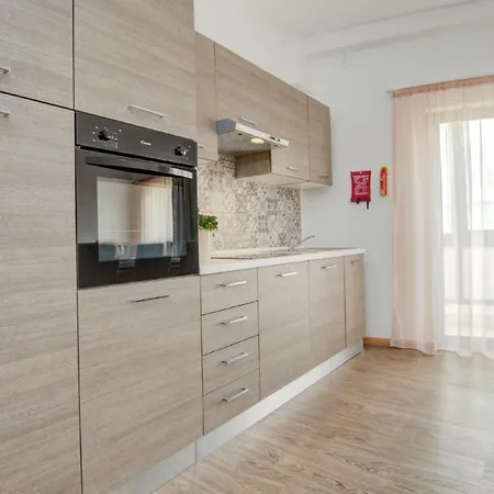 Fleur Court - 4 Bedroom Side Seaviews And Penthouse By Shortletsmalta * Sliema