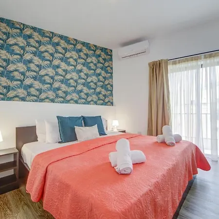 Fleur Court - 4 Bedroom Side Seaviews And Penthouse By Shortletsmalta Lägenhet