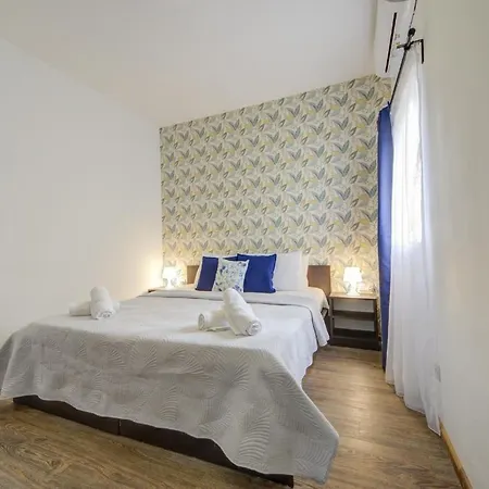 Fleur Court - 4 Bedroom Side Seaviews And Penthouse By Shortletsmalta Lägenhet