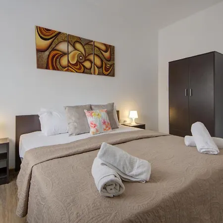 Lägenhet Fleur Court - 4 Bedroom Side Seaviews And Penthouse By Shortletsmalta